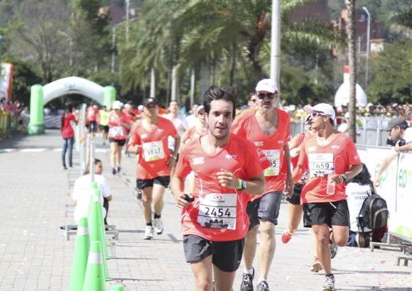 Esteban Jaramillo y Sebasti&#225;n Salazar - M&#225;s de 10 mil competidores se dieron cita en esta hist&#243;rica cita deportiva que se corr&#237;a en las modalidades de 5, 10, 21 y 42 kil&#243;metros.