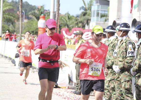 Esteban Jaramillo y Sebasti&#225;n Salazar - M&#225;s de 10 mil competidores se dieron cita en esta hist&#243;rica cita deportiva que se corr&#237;a en las modalidades de 5, 10, 21 y 42 kil&#243;metros.