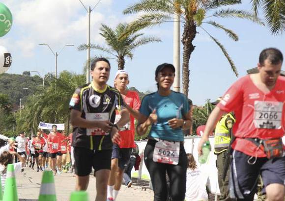 Esteban Jaramillo y Sebasti&#225;n Salazar - M&#225;s de 10 mil competidores se dieron cita en esta hist&#243;rica cita deportiva que se corr&#237;a en las modalidades de 5, 10, 21 y 42 kil&#243;metros.