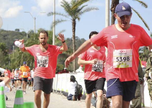 Esteban Jaramillo y Sebasti&#225;n Salazar - M&#225;s de 10 mil competidores se dieron cita en esta hist&#243;rica cita deportiva que se corr&#237;a en las modalidades de 5, 10, 21 y 42 kil&#243;metros.
