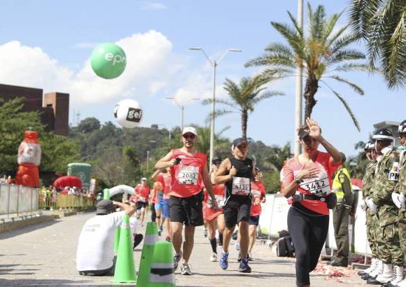Esteban Jaramillo y Sebasti&#225;n Salazar - M&#225;s de 10 mil competidores se dieron cita en esta hist&#243;rica cita deportiva que se corr&#237;a en las modalidades de 5, 10, 21 y 42 kil&#243;metros.