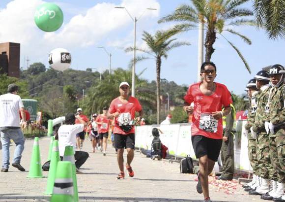 Esteban Jaramillo y Sebasti&#225;n Salazar - M&#225;s de 10 mil competidores se dieron cita en esta hist&#243;rica cita deportiva que se corr&#237;a en las modalidades de 5, 10, 21 y 42 kil&#243;metros.