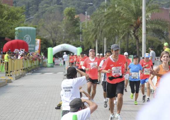 Esteban Jaramillo y Sebasti&#225;n Salazar - M&#225;s de 10 mil competidores se dieron cita en esta hist&#243;rica cita deportiva que se corr&#237;a en las modalidades de 5, 10, 21 y 42 kil&#243;metros.
