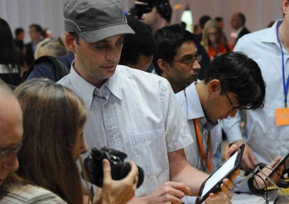 Reuters - Adem&#225;s, el Kindle Fire original, lanzado en noviembre del a&#241;o pasado, tambi&#233;n se actualiz&#243;. M&#225;s veloz, con el doble de memoria RAM y con una mayor duraci&#243;n en la bater&#237;a, su precio ser&#225; de 159 d&#243;lares.