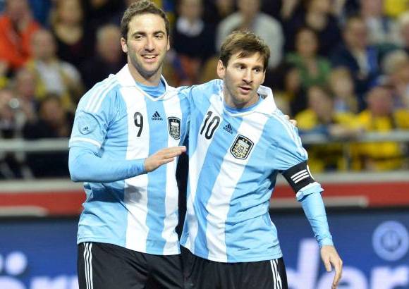 REUTERS - Argentina firm&#243; una brillante victoria en Estocolmo frente a Suecia (2-3). Los goles en la primera media hora acabaron con la resistencia de la selecci&#243;n de Ibrahimovic.