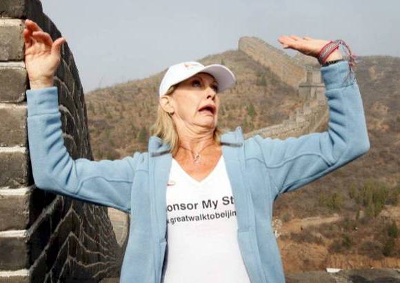 Archivo AP - La cantante australiana Olivia Newton-John, de 64 a&#241;os, recibi&#243; el diagn&#243;stico en 1992 y se someti&#243; a una mastectom&#237;a parcial y a quimioterapia. Su &#225;lbum del 2005, &quot;Stronger than Before&quot; (M&#225;s fuerte que antes) promovi&#243; la concienciaci&#243;n sobre el c&#225;ncer mamario.