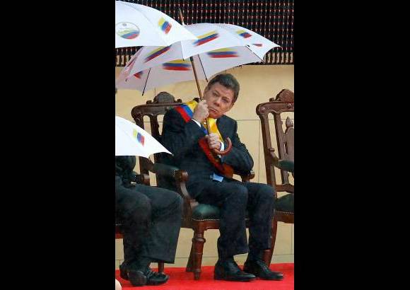 Reuters - Para el nuevo mandatario tambi&#233;n hubo sombrilla.
