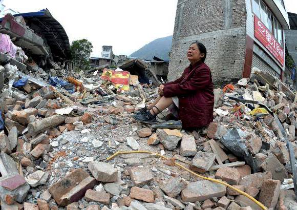 - El terremoto de siete grados que golpeó la provincia central china de Sichuan deja más de 180 muertos.