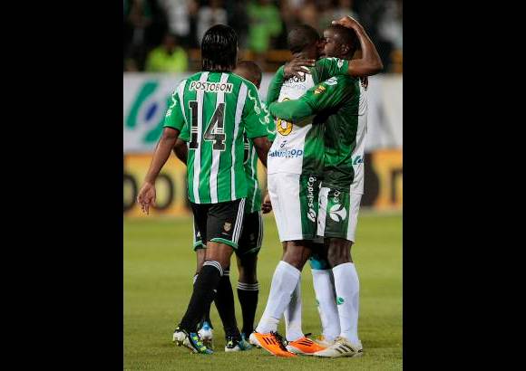Hernán Vanegas - Equidad celebra gracias al triunfo en su "fortín".