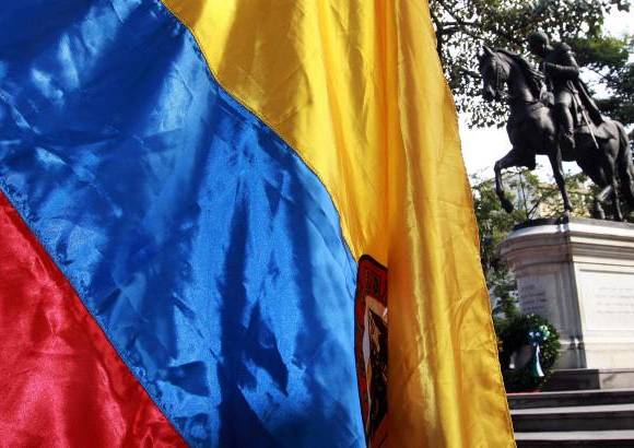 R&#243;bison S&#225;enz - El Libertador Sim&#243;n Bol&#237;var recibi&#243; este mi&#233;rcoles un tributo por los 201 a&#241;os de la Independencia Nacional.