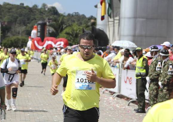 Esteban Jaramillo y Sebastián Salazar - Más de 10 mil competidores se dieron cita en esta histórica cita deportiva que se corría en las modalidades de 5, 10, 21 y 42 kilómetros.