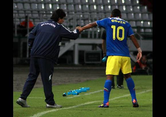 Colprensa - El primer gol del cotejo lleg&#243; a los 24 minutos por intermedio de Juan Govea, al aprovechar un rebote del arquero australiano Mark Birighitti.