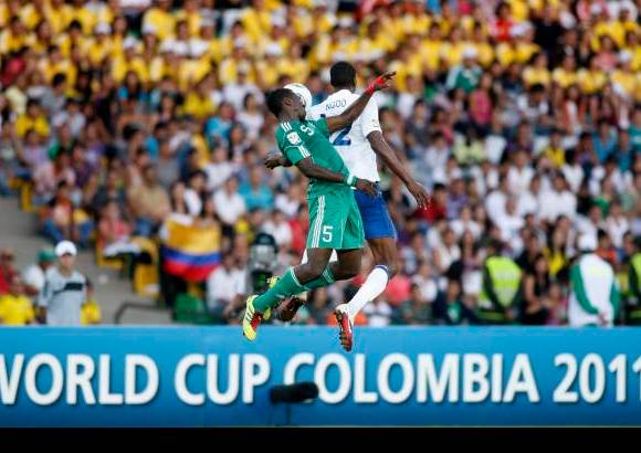 Reuters - Los dos equipos arriesgaron poco en la primera media hora. Reci&#233;n hacia el final del primer tiempo, fue cuando los nigerianos comenzaron a insinuarse m&#225;s al ataque.