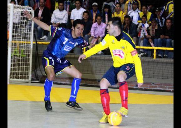 Colprensa - Cerca de cinco mil espectadores apostados en el Coliseo El Salitre en Bogot&#225;, teniendo en cuenta que muchos m&#225;s no pudieron ingresar, fueron testigos de una noche inmensa, una jornada en la cual los dirigidos por Jaime Cuervo mostraron lo mejor de sus aptitudes y talento para deleitar a los asistentes. Colombia y Ecuador hacen parte del Grupo C que se disputa en Bogot&#225; al lado de Bielorrusia y Nueva Zelanda, quienes tambi&#233;n se enfrentaron este mi&#233;rcoles con marcador 4-1.