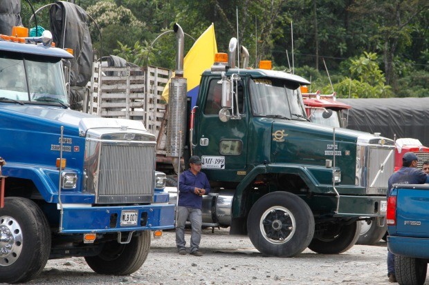 El precio del combustible y la tabla de fletes son las principales inconformidades de los transportadores de carga. FOTO COLPRENSA