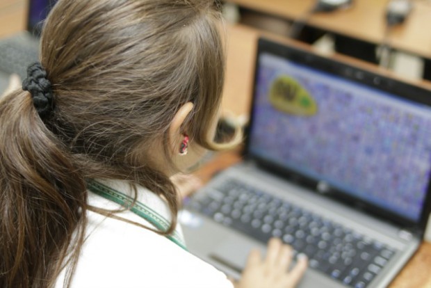 Múltiples plataformas han ofrecido sus servicios para facilitar las actividades laborales desde casa mientras que los operadores de red han establecido alianzas para facilitar la conectividad.