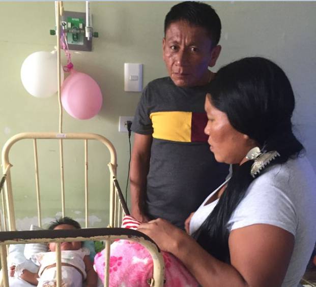 Genaro y su esposa en el hospital de Quibdó. 