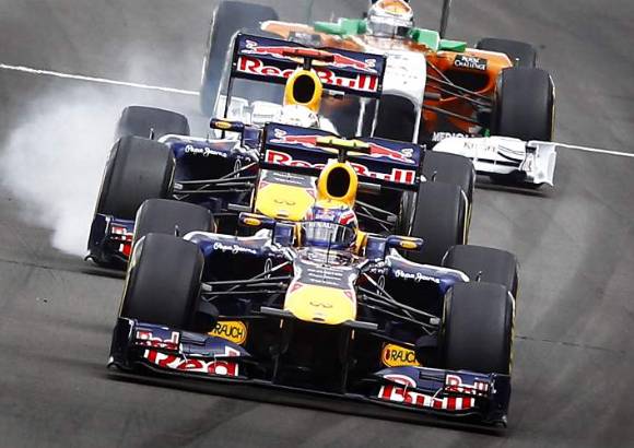 Reuters - La carrera se realiz&#243; bajo condiciones sumamente h&#250;medas, con lloviznas intermitentes que mantuvieron la temperatura fresca.