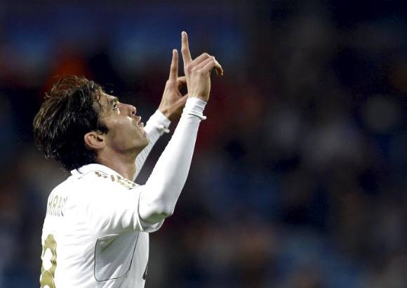 Reuters - Kak&#225; marc&#243; a los 37 minutos y lleg&#243; a 27 tantos en la Champions. Empat&#243; con Rivaldo la marca de los brasile&#241;os con m&#225;s goles en el torneo.