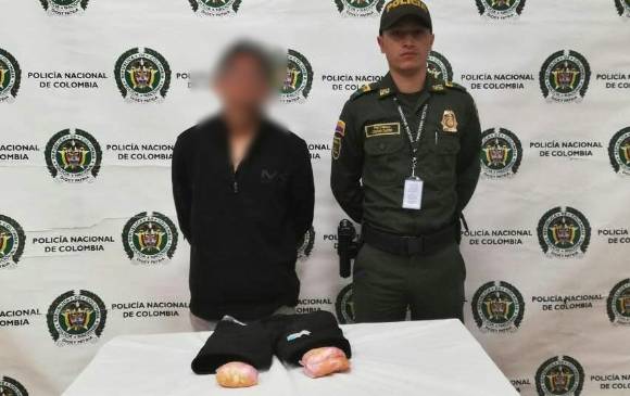 El hombre llevaba la droga adherida a sus partes íntimas. FOTO: CORTESÍA POLICÍA.