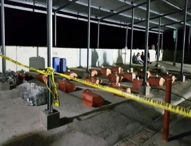 Una tonelada de cocaína fue incautada por las autoridades este lunes en aguas entre El Salvador y Guatemala. FOTO CORTESÍA
