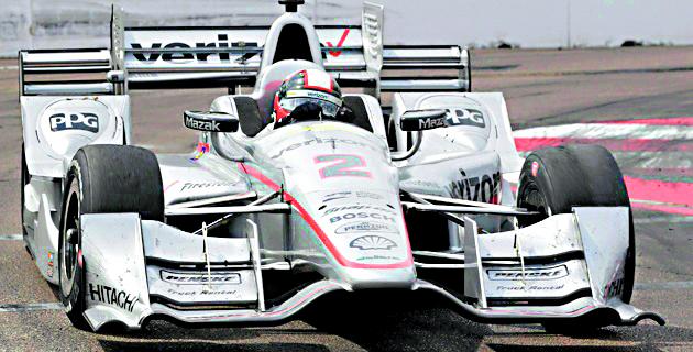 Este carro plateado, que tanto ha llamado la atención en la IndyCar, es el mismo que conducirá hoy Juan Pablo Montoya en busca del podio en Long Beach. FOTO AP 