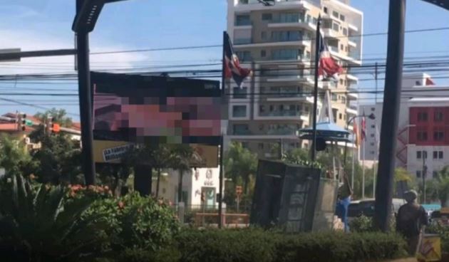 Autoridades de República Dominicana multaron con US$10.000 a la empresa propietaria de la pantalla sobre la cual proyectaron el video prono. Tomado de www.cdn.com.do