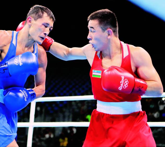 Hasanboy Dusmatov (rojo) es el rival de Yuberjén en la pelea final de su categoría. Es fuerte y con mucha cancha. FOTO AP