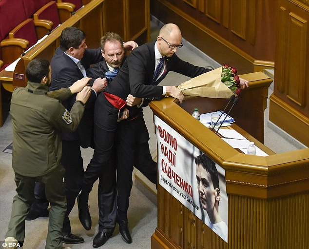 Yatseniuk es líder de la segunda fuerza política más importante de Ucrania “Patria”, ha sido ministro de economía y también de asuntos exteriores, además presidente de la rada (parlamento). FOTO: CORTESÍA 