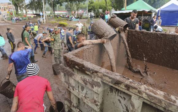 Gobierno confirma 17 muertos tras derrumbes en Manizales