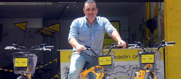 Las ciclas se alquilan con mucha confianza | En Bike Rent también se ofrece a las empresas la posibilidad usar las bicicletas para posicionar marca. En la foto Diego Vargas Gómez. FOTO HERNÁN VANEGAS