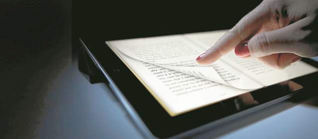 Apps para leer libros y revistas en tabletas | La lectura en tabletas permite señalar el punto donde se quedó, añadir notas, subrayar frases y compartirlas. FOTO BLOOMBERG