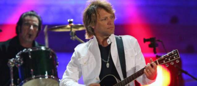 Bon Jovi interrumpió su primer concierto en Europa por una alergia