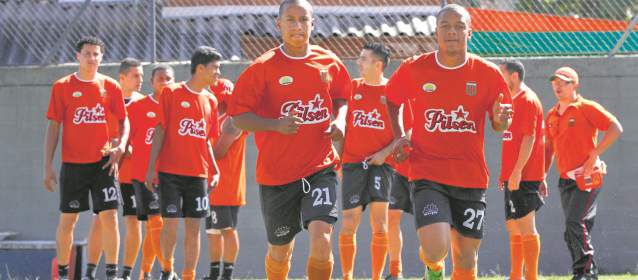 Seis cambios tendrá el derbi de los del sur | Daniel Restrepo (21) jugará su segundo partido como titular naranja. FOTO DONALDO ZULUAGA