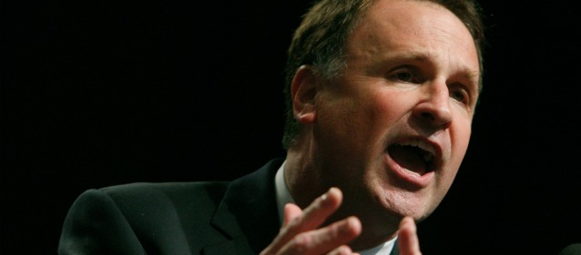 El senador Creigh Deeds se divorció en 2010 de su primera esposa, Pam, con la que tuvo un hijo, Austin, y tres hijas. FOTO REUTERS
