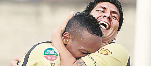 Al Itagüí sí que le rinde fuera de casa | Luis Quiñónez y Diego Cabrera fueron los responsables del tercer triunfo del Itagüí en la Liga Postobón-2. FOTO JAIME PÉREZ