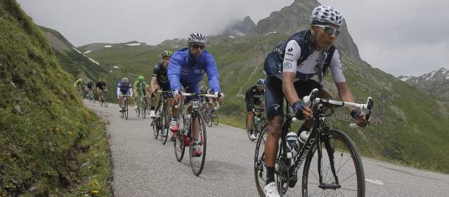 Lluvia impidió el ataque que planeábamos: Nairo | Mucha es la habilidad que ha mostrado Nairo Quintana en los descensos del Tour de Francia, en su debut. Aquí baja el col de La Madeleine, de fuera de categoría en la etapa de ayer. FOTO AP