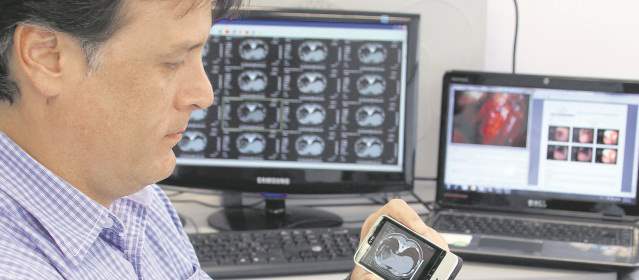 La telemedicina permite prestar de servicios de medicina a distancia, como diagnóstico y tratamiento del paciente. Para ello se emplean tecnologías de información y comunicación que garantizan un seguimiento y contacto continuo. Foto Robinson Sáenz