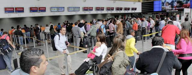 El aeropuerto Eldorado de Bogotá es uno de los más afectados por el retraso y cancelación de vuelos. | El aeropuerto Eldorado de Bogotá es uno de los más afectados por el retraso y cancelación de vuelos.