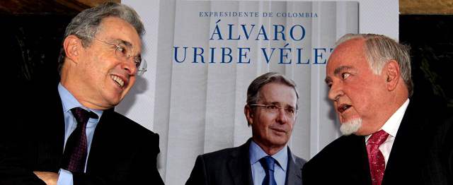 Uribe reveló intimidades de No hay causa perdida | Álvaro Uribe y Alberto Velásquez. FOTO ROBINSON SAENZ
