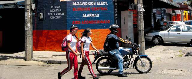 Traslados y demoliciones: inició el Plan de Naranjal | Varios avisos dan cuenta de los traslados en Naranjal. Hay locales en demolición. FOTO HERNÁN VANEGAS