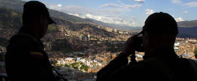 En la 8 y la 13 viven bajo el temor | Este diario recorrió las comunas 8 y 13 y la presencia policial era reducida. FOTO ESTEBAN VANEGAS