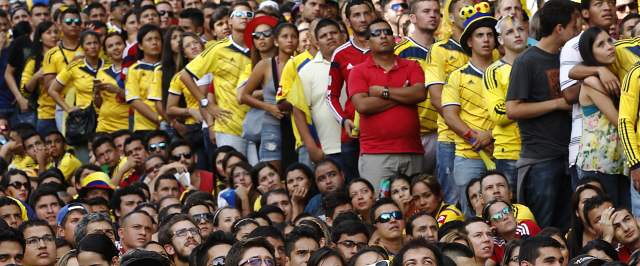 En Medellín, dolidos pero muy contentos | Los medellinenses vibraron con la Selección en el juego ante Brasil. La gente estaba molesta con el arbitraje, pero feliz con el desempeño del elenco. FOTO JAIME PÉREZ