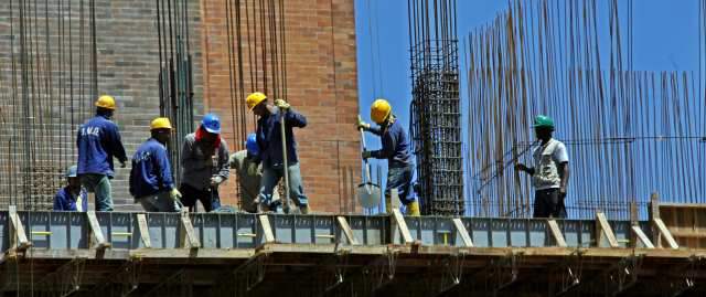 En Colombia se estima que 964.448 personas devengan un salario mínimo. FOTO Henry Agudelo