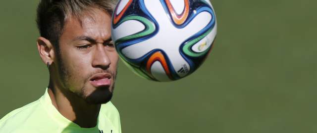 El ingenio de Neymar ante un colectivo Chile | Neymar es el encargado de marcar la diferencia en el cuadro de Brasil. Chile tratará de aislarlo en el juego de hoy. FOTO reuters