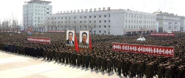Norcorea eleva al máximo su amenaza de guerra nuclear | La movilización militar y su preparación para la guerra se evidenció ayer en Pyongyang. FOTO REUTERS