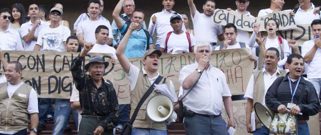 Hoy vence arreglo directo en pliego del Metro | Trabajadores protestaron en el Centro. FOTO ARCHIVO-HENRY AGUDELO