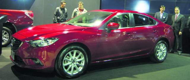 Seguirán llegando vehículos globales | 1. Kia trae al país su berlina ejecutiva Quoris, con soluciones tecnológicas y de confort de reciente generación. 2. Citroen completó la familia de los vehículos DS con la presentación y venta en Colombia del DS5. 3 . Mazda irrumpe con la propuesta del nuevo Takeri, que reemplazará al Mazda 6 . FOTOS JOSÉ ALEJANDRO PÉREZ M.