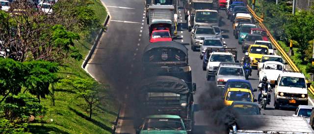 Niveles de CO2 llegan a extremos no vistos antes | Los procesos industriales en el país contribuyen con 9.154 gigatoneladas de carbono equivalente, solo 5 por ciento del total nacional. FOTO HERNÁN VANEGAS