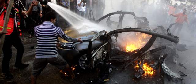 Ataque en Gaza alerta al mundo | Vehículo atacado donde iba el líder de Hamás. FOTO REUTERS